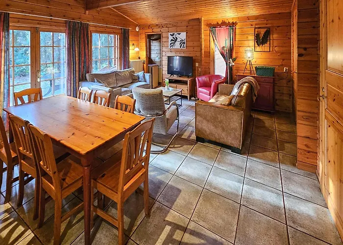 Semesterbostad 4 Bedroom Lovely In